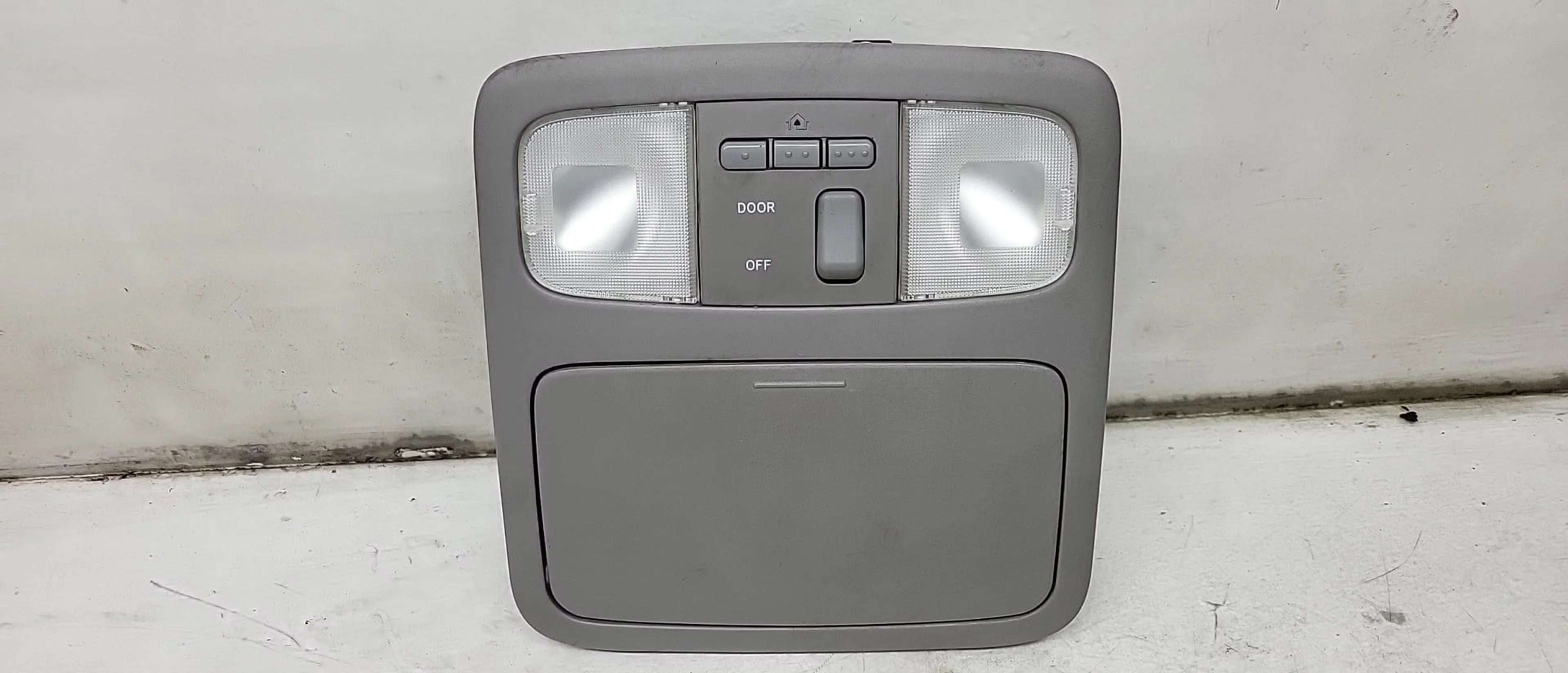 Pre-Owned 06 2006 Toyota Highlander Overhead Roof Console with Garage Door Opener  (Good)