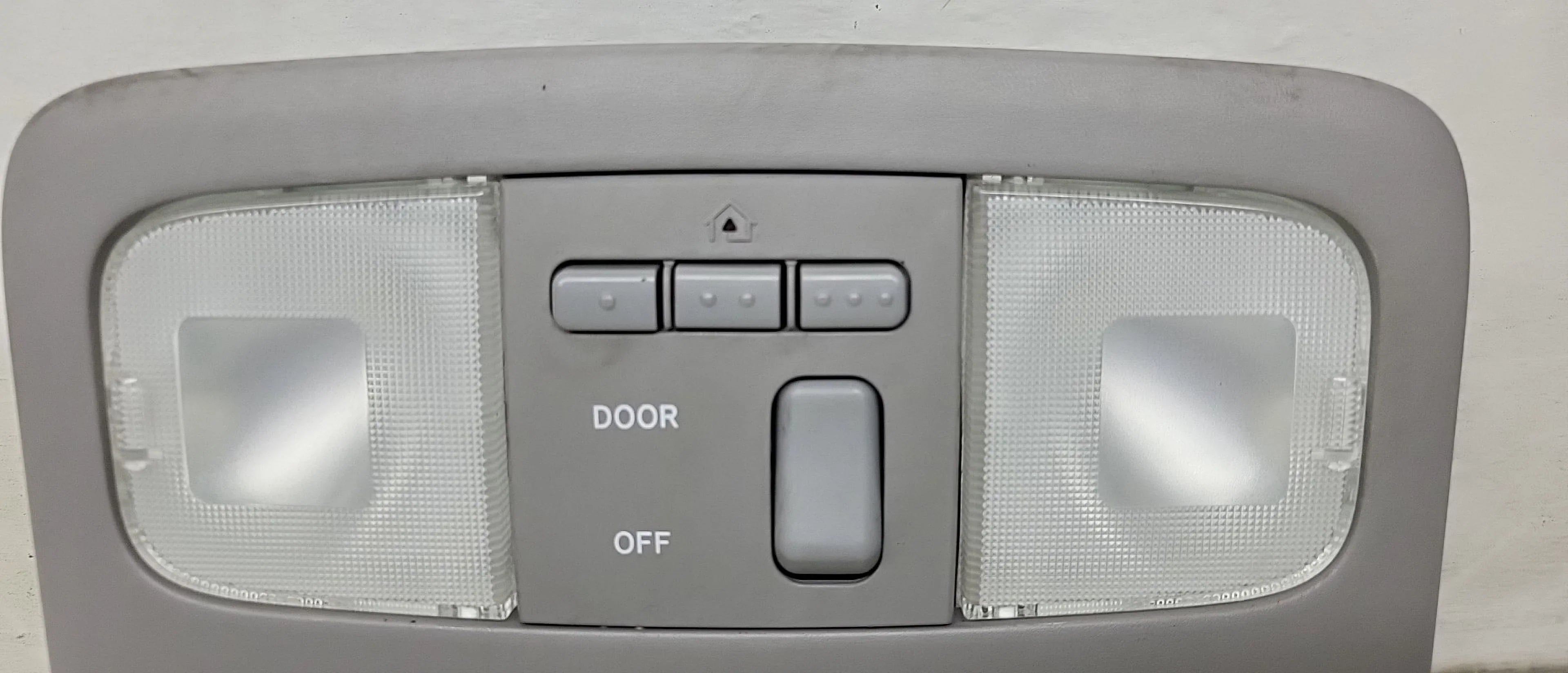Pre-Owned 06 2006 Toyota Highlander Overhead Roof Console with Garage Door Opener  (Good)