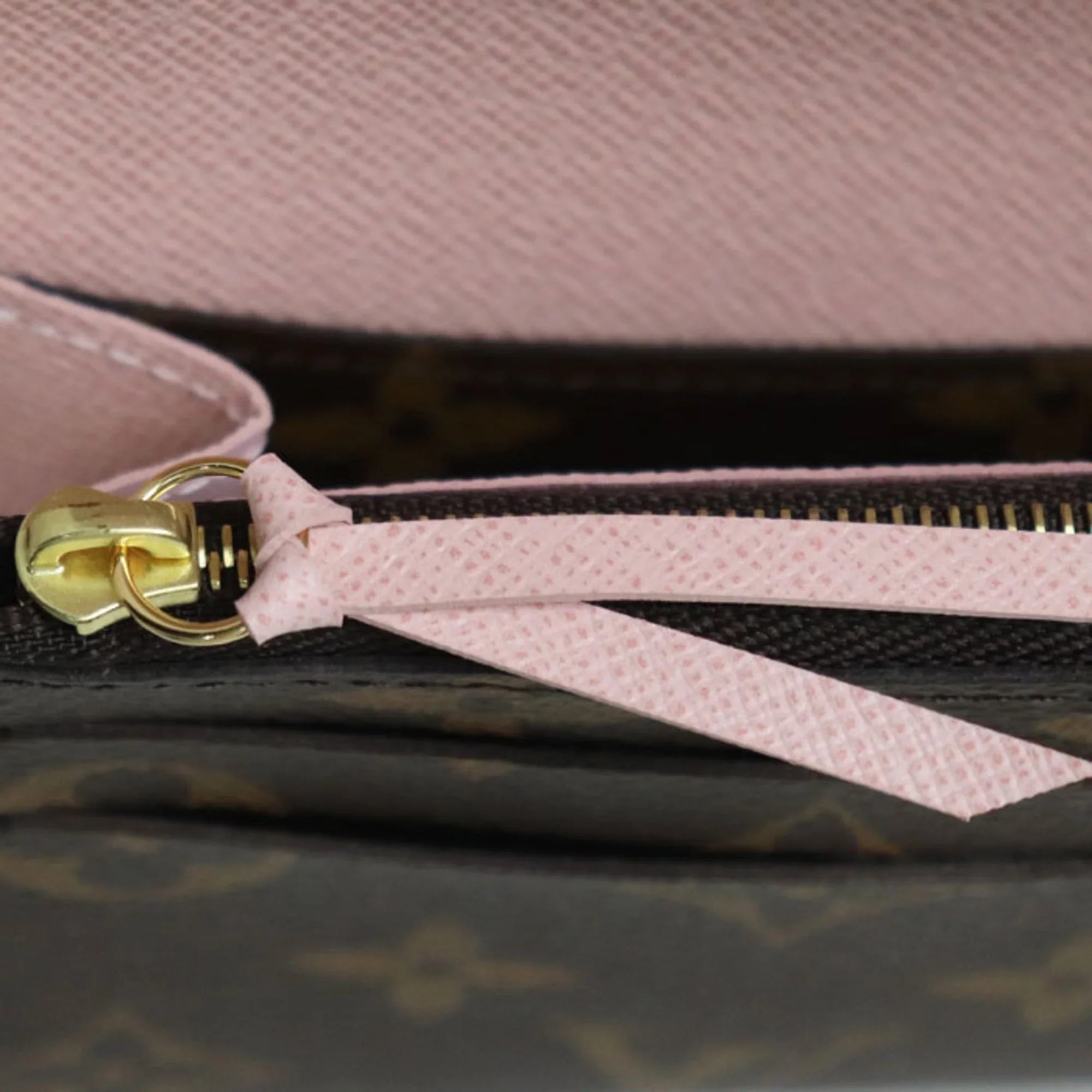 Pre-Owned   Portefeuil Emily Long Wallet Monogram Rose Ballerine   Women's (Good)