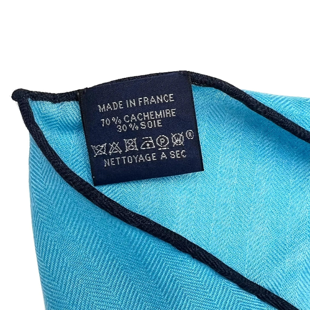 Pre-Owned  Hermes scarf triangle triangular cashmere silk blue ladies (Like New)