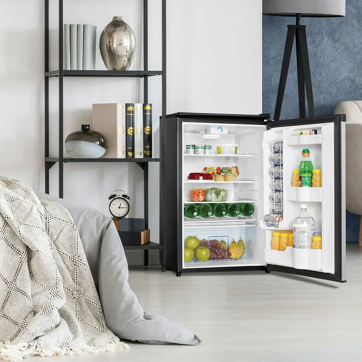 Danby  4.4 Cf All Refrigerator Auto Defrost Glass Cantilever Shelves Estar
