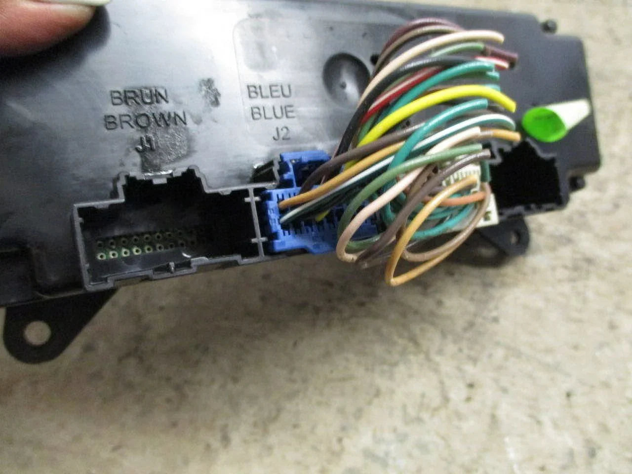 Pre-Owned Saturn Vue Manual Climate  Heater Temperature Control   (Good)